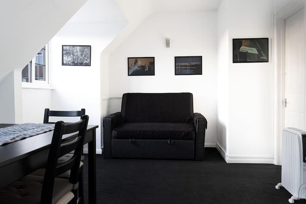 One-Bedroom Flat In Cheam Village Zewnętrze zdjęcie