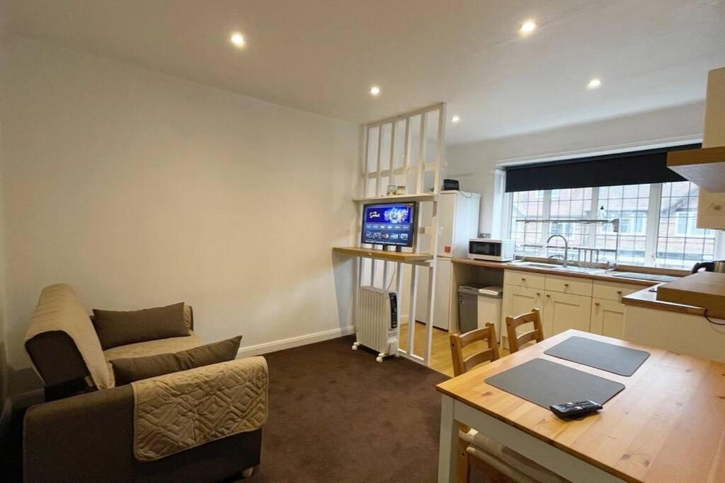 One-Bedroom Flat In Cheam Village Zewnętrze zdjęcie