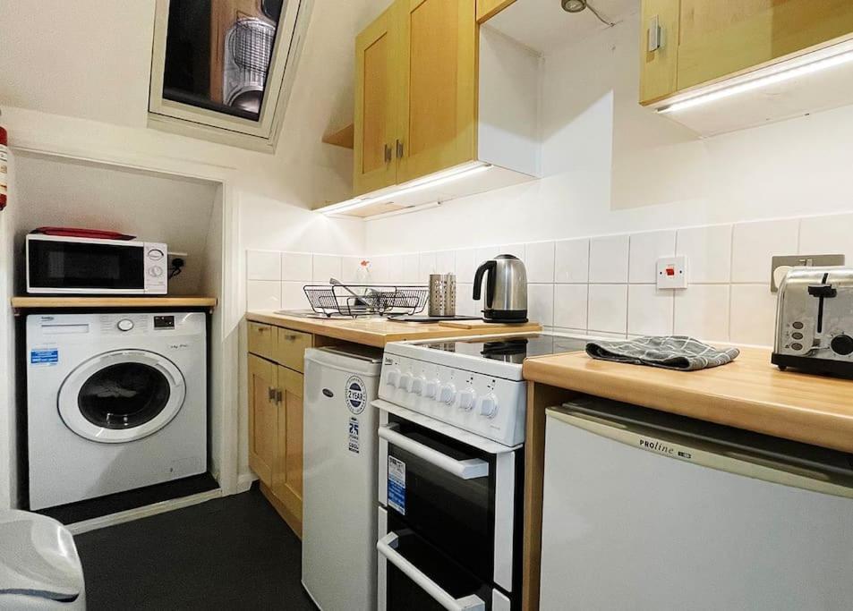 One-Bedroom Flat In Cheam Village Zewnętrze zdjęcie
