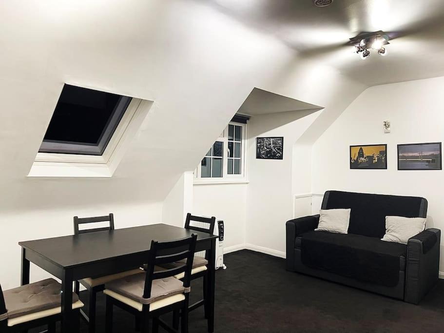 One-Bedroom Flat In Cheam Village Zewnętrze zdjęcie